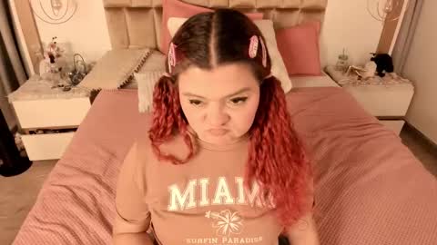 Snapshot of twwiiggy19 chatting on March 2025 11:11:01 PM Twiggy online show from March 2025 11:11:01 PM