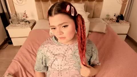 Snapshot of twwiiggy19 chatting on March 2025 12:26:02 AM Twiggy online show from March 2025 12:26:02 AM