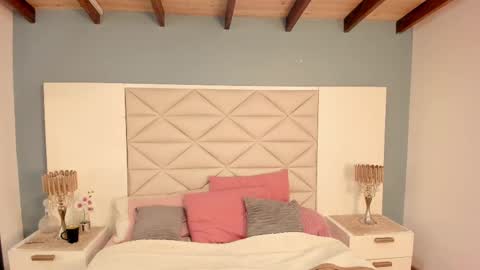 Snapshot of twwiiggy19 chatting on October 2025 09:00:02 PM Twiggy online show from October 2025 09:00:02 PM