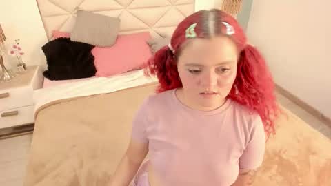 Snapshot of twwiiggy19 chatting on October 2025 10:18:02 PM Twiggy online show from October 2025 10:18:02 PM