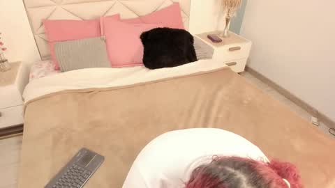 Snapshot of twwiiggy19 chatting on October 2025 08:09:02 PM Twiggy online show from October 2025 08:09:02 PM