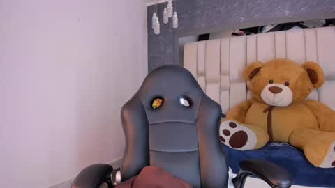 Snapshot of tyla_demon chatting on February 2025 03:33:01 AM TYLA online show from February 2025 03:33:01 AM