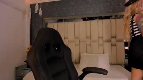 Snapshot of tyla_demon chatting on October 2025 03:40:02 AM TYLA online show from October 2025 03:40:02 AM