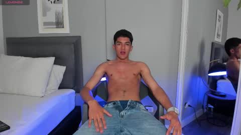 Snapshot of tyler_fox_ chatting on September 2025 09:59:02 PM Tyler Fox online show from September 2025 09:59:02 PM