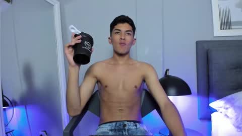 Snapshot of tyler_fox_ chatting on November 2025 08:11:01 PM Tyler Fox online show from November 2025 08:11:01 PM