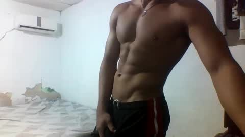 Snapshot of tyler_gold823 chatting on February 2025 01:41:02 PM Tyler online show from February 2025 01:41:02 PM