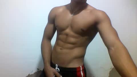 Snapshot of tyler_gold823 chatting on February 2025 01:29:01 PM Tyler online show from February 2025 01:29:01 PM