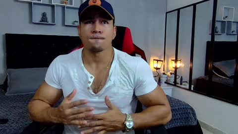 tyler_hank1 online show from December 2024 11:53:02 PM