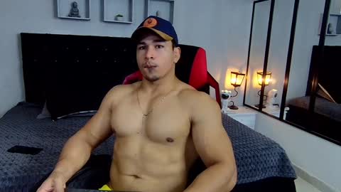 tyler_hank1 online show from December 2024 02:49:02 PM