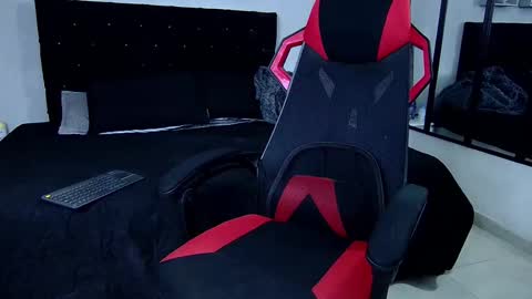 tyler_hank1 online show from February 2025 11:32:02 AM