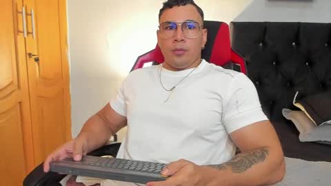 tyler_hank1 online show from March 2026 11:06:01 PM