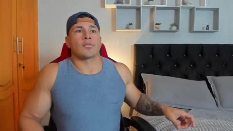 tyler_hank1 online show from April 2026 08:22:02 PM