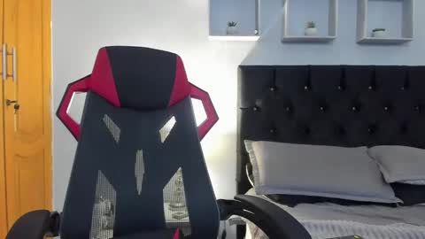 tyler_hank1 online show from May 2026 11:16:02 AM