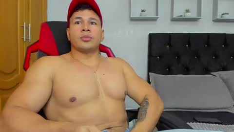 Snapshot of tyler_hank1 chatting on June 2026 07:02:02 PM tyler_hank1 online show from June 2026 07:02:02 PM