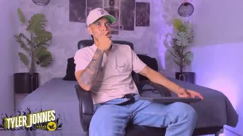 Snapshot of tyler_jonnes chatting on December 2024 05:07:01 AM Tyler online show from December 2024 05:07:01 AM