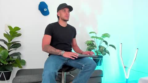 Snapshot of tyler_jonnes chatting on February 2025 04:00:02 PM Tyler online show from February 2025 04:00:02 PM