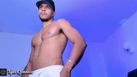 Snapshot of tyler_jonnes chatting on October 2025 10:32:01 PM Tyler online show from October 2025 10:32:01 PM