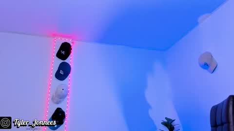 Snapshot of tyler_jonnes chatting on November 2025 12:21:02 AM Tyler online show from November 2025 12:21:02 AM