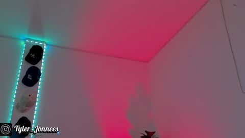 Snapshot of tyler_jonnes chatting on December 2025 11:21:02 PM Tyler online show from December 2025 11:21:02 PM