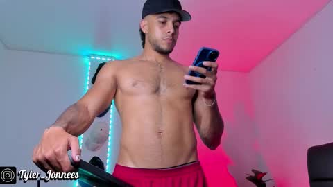 Snapshot of tyler_jonnes chatting on December 2025 02:16:01 AM Tyler online show from December 2025 02:16:01 AM