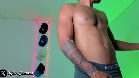 Snapshot of tyler_jonnes chatting on December 2025 11:32:02 PM Tyler online show from December 2025 11:32:02 PM