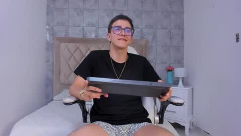 Snapshot of tylercross_ chatting on March 2026 09:32:02 PM Tyler online show from March 2026 09:32:02 PM