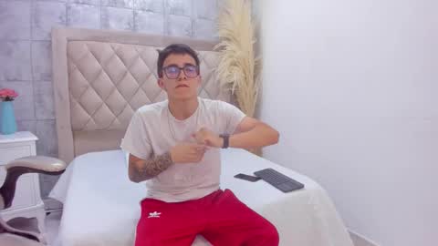 Snapshot of tylercross_ chatting on March 2026 08:34:02 PM Tyler online show from March 2026 08:34:02 PM