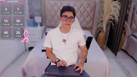 Snapshot of tylercross_ chatting on March 2026 09:42:02 PM Tyler online show from March 2026 09:42:02 PM