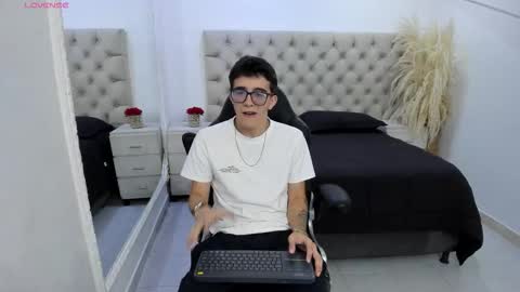 Snapshot of tylercross_ chatting on March 2026 05:24:01 PM Tyler online show from March 2026 05:24:01 PM