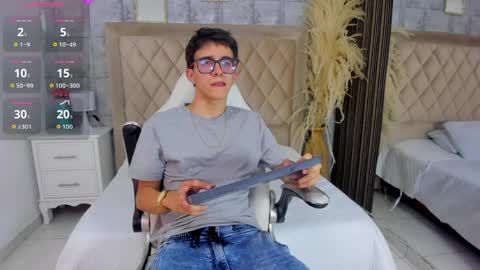 Snapshot of tylercross_ chatting on April 2026 08:40:01 PM Tyler online show from April 2026 08:40:01 PM