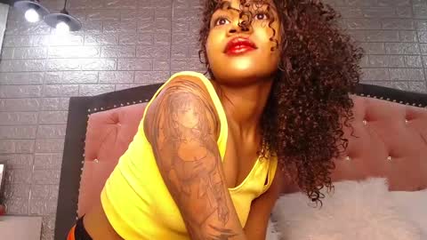 Snapshot of tylla_ chatting on February 2025 11:59:01 PM online show from February 2025 11:59:01 PM