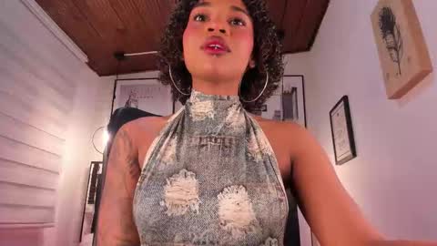 Snapshot of tylla_ chatting on September 2025 03:39:02 AM online show from September 2025 03:39:02 AM