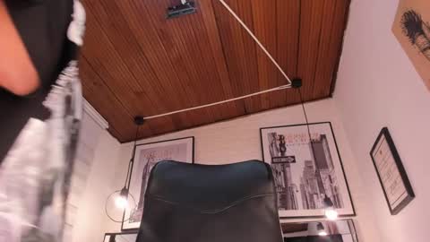 Snapshot of tylla_ chatting on September 2025 04:03:01 AM online show from September 2025 04:03:01 AM