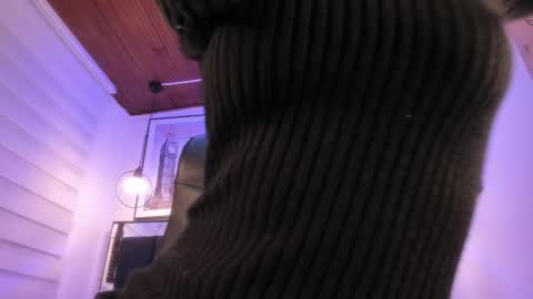 Snapshot of tylla_ chatting on October 2025 03:58:01 AM online show from October 2025 03:58:01 AM