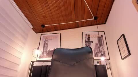 Snapshot of tylla_ chatting on October 2025 03:59:01 AM online show from October 2025 03:59:01 AM