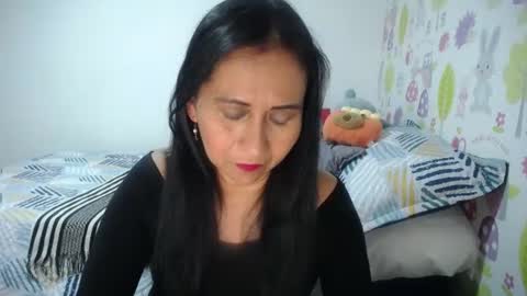 Snapshot of tyna_b chatting on June 2026 05:22:01 PM Tyna online show from June 2026 05:22:01 PM
