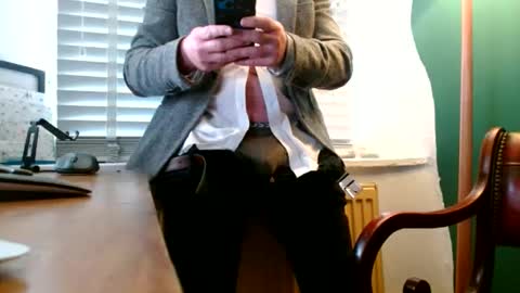 ukclive online show from October 2025 10:14:01 AM