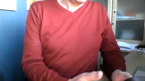 Snapshot of ukshowall chatting on December 2025 03:06:01 PM mark online show from December 2025 03:06:01 PM