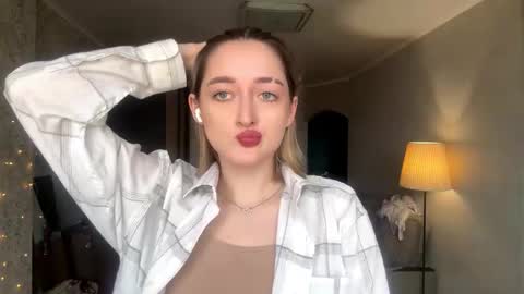 Emily online show from November 2025 09:20:02 AM