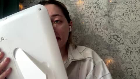 Emily online show from December 2025 09:18:02 AM