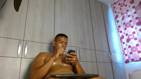 Snapshot of ulisess15 chatting on January 2025 12:07:02 PM Felipe model independent online show from January 2025 12:07:02 PM