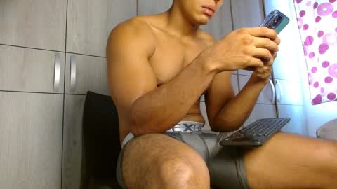 Snapshot of ulisess15 chatting on January 2025 01:14:02 PM Felipe model independent online show from January 2025 01:14:02 PM