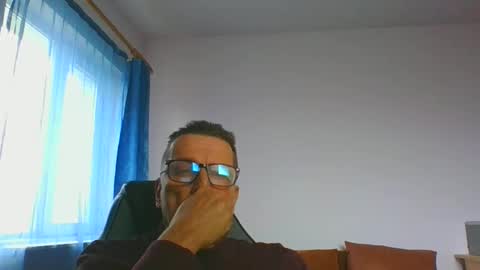 Snapshot of ulmeni4 chatting on December 2024 09:33:01 AM ulmeni4 online show from December 2024 09:33:01 AM