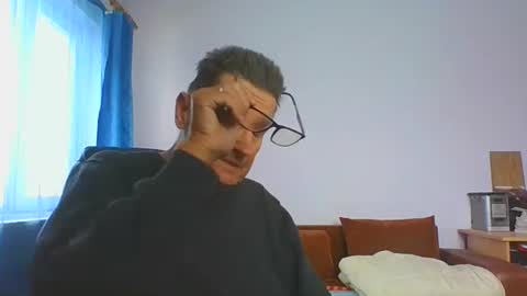 Snapshot of ulmeni4 chatting on January 2026 12:18:01 PM ulmeni4 online show from January 2026 12:18:01 PM