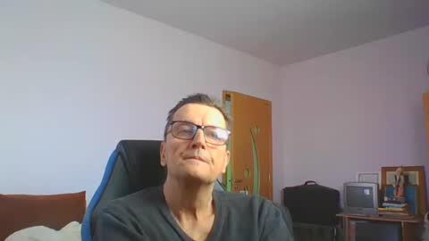 Snapshot of ulmeni4 chatting on January 2026 08:28:02 AM ulmeni4 online show from January 2026 08:28:02 AM