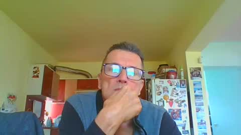 Snapshot of ulmeni4 chatting on May 2026 12:00:02 PM ulmeni4 online show from May 2026 12:00:02 PM