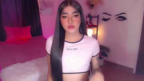 Snapshot of ultimatesexytrans chatting on February 2025 05:26:02 PM Alex online show from February 2025 05:26:02 PM