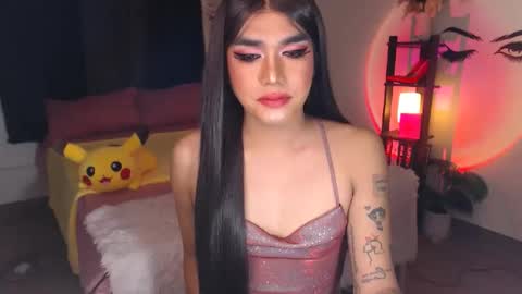 Snapshot of ultimatesexytrans chatting on February 2025 07:23:01 PM Alex online show from February 2025 07:23:01 PM