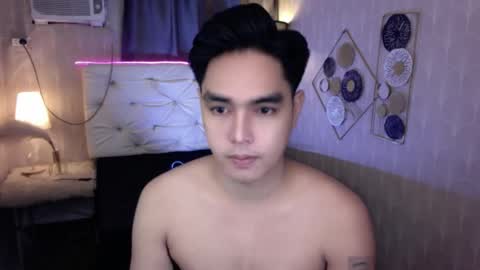 Snapshot of ultimatesexytrans chatting on October 2025 05:02:02 PM Alex online show from October 2025 05:02:02 PM