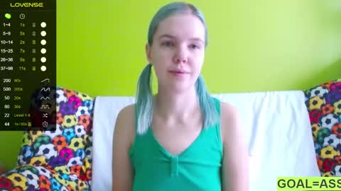 Snapshot of ultra_meow chatting on January 2025 10:38:02 AM Roxy online show from January 2025 10:38:02 AM